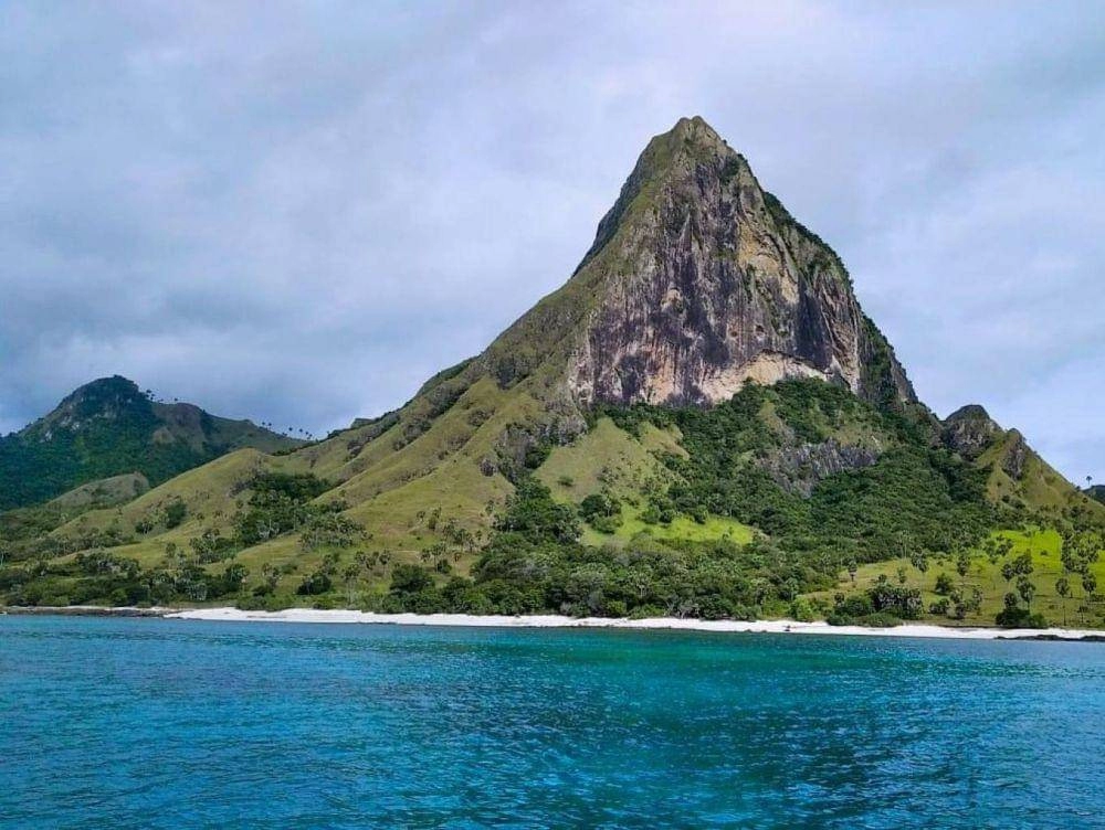 How to Visit Nuca Molas Jurassic Park Island Flores Travel Guide